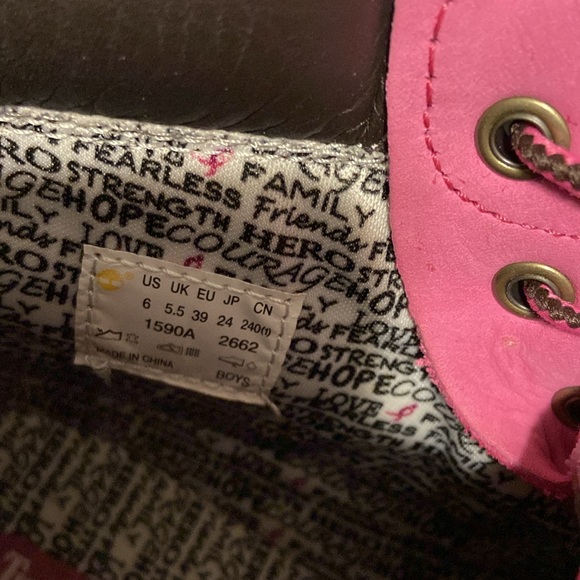 Susan G. Komen - Pink Timberland Boots Boy’s Size 6. - Picture 11 of 12